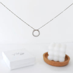 Shiny Wreath Necklace