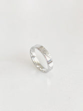 Marielle Grooved Band Ring – rhodium plated 925 sterling silver ring for women, side view