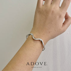 Vienna Cursive Bangle