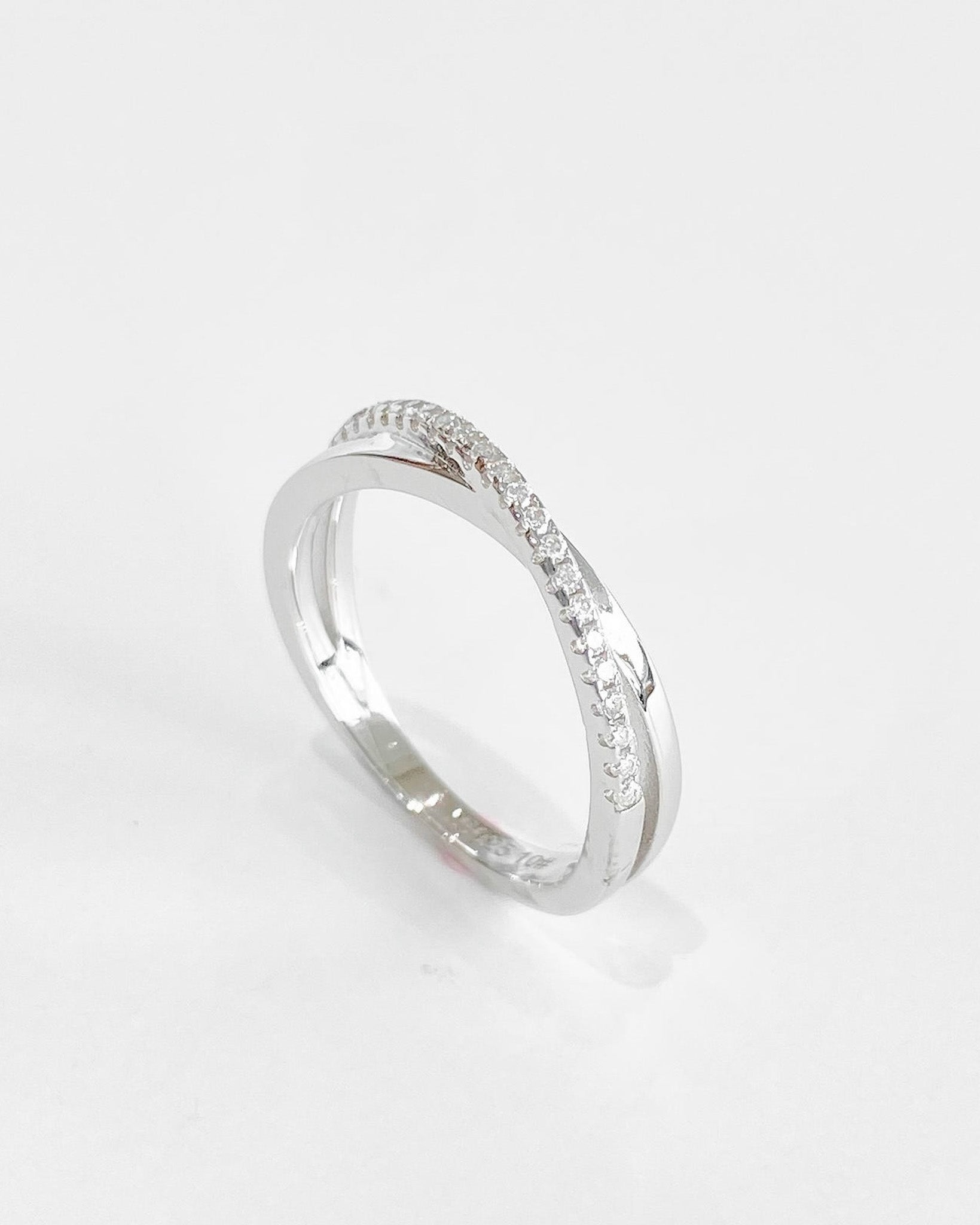 Atlas Women's Moissanite Ring