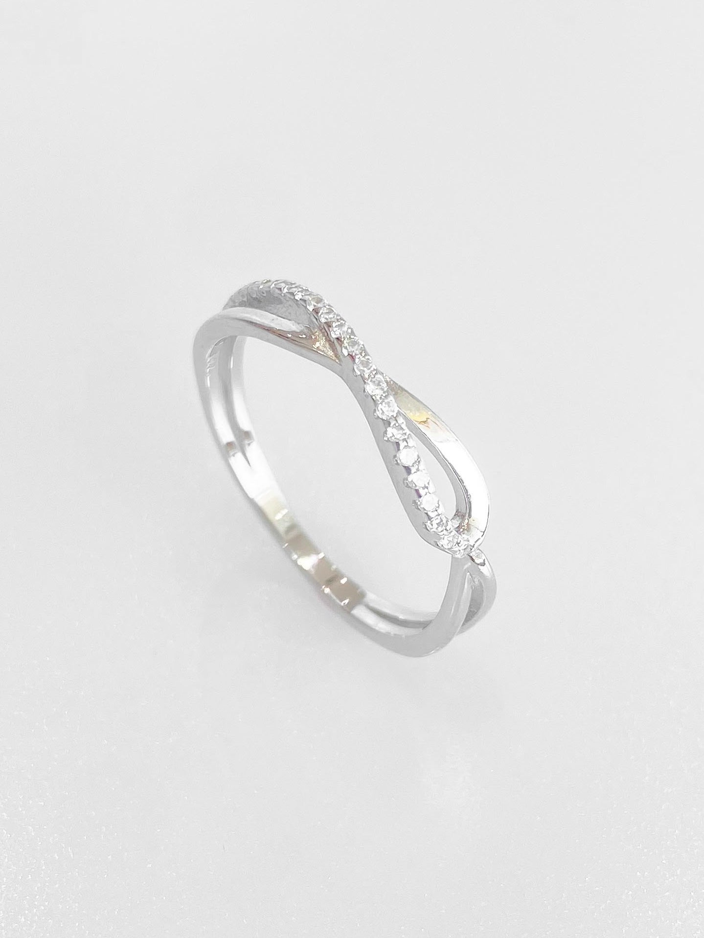 Holmes Twisted Ring