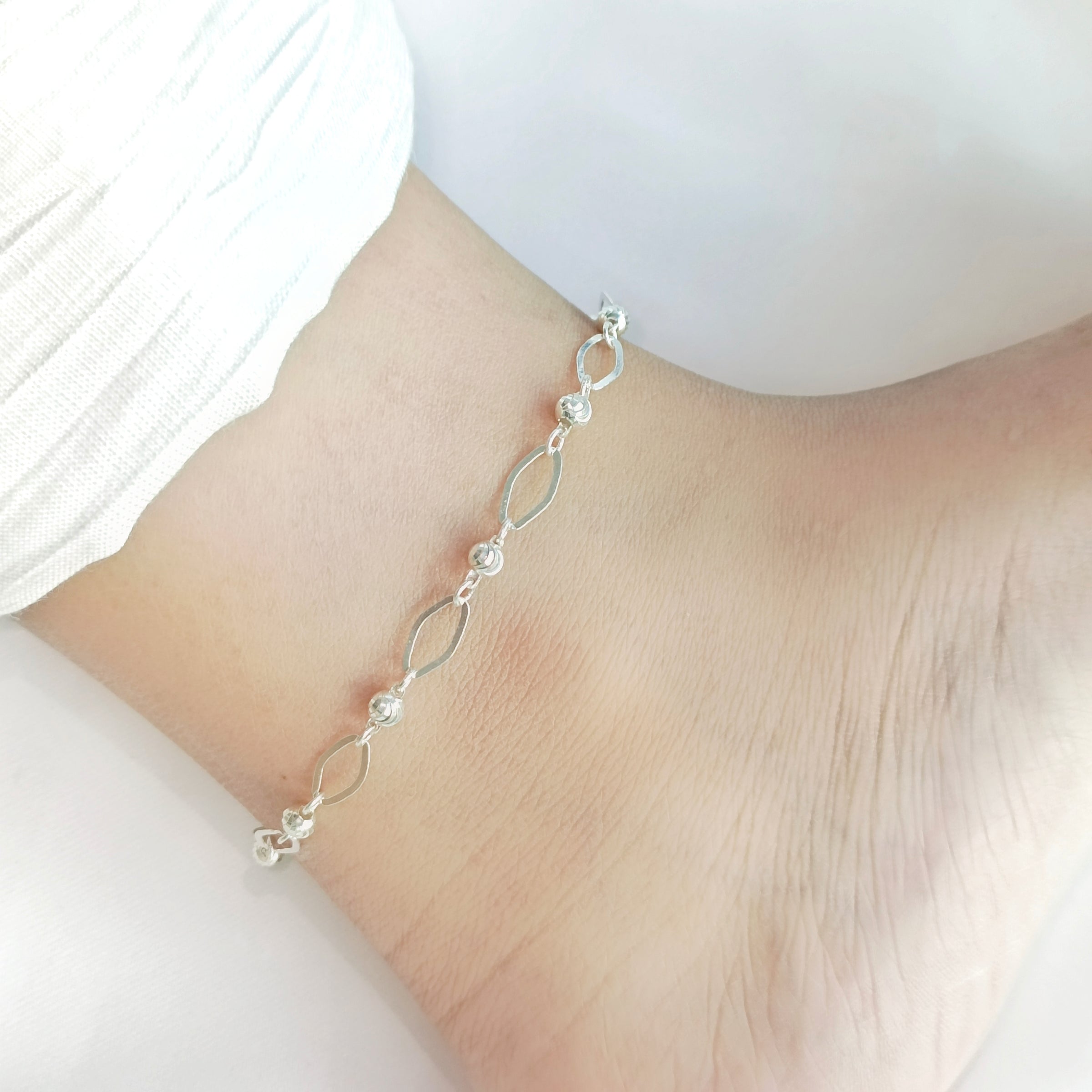 Dainty Diagonal Anklet