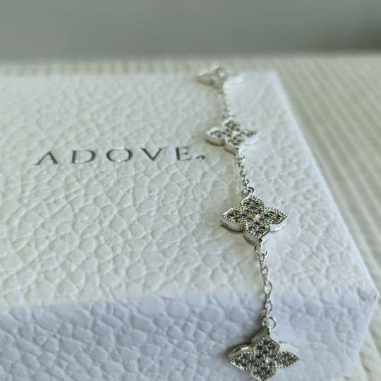 Four-Point Clover Bracelet