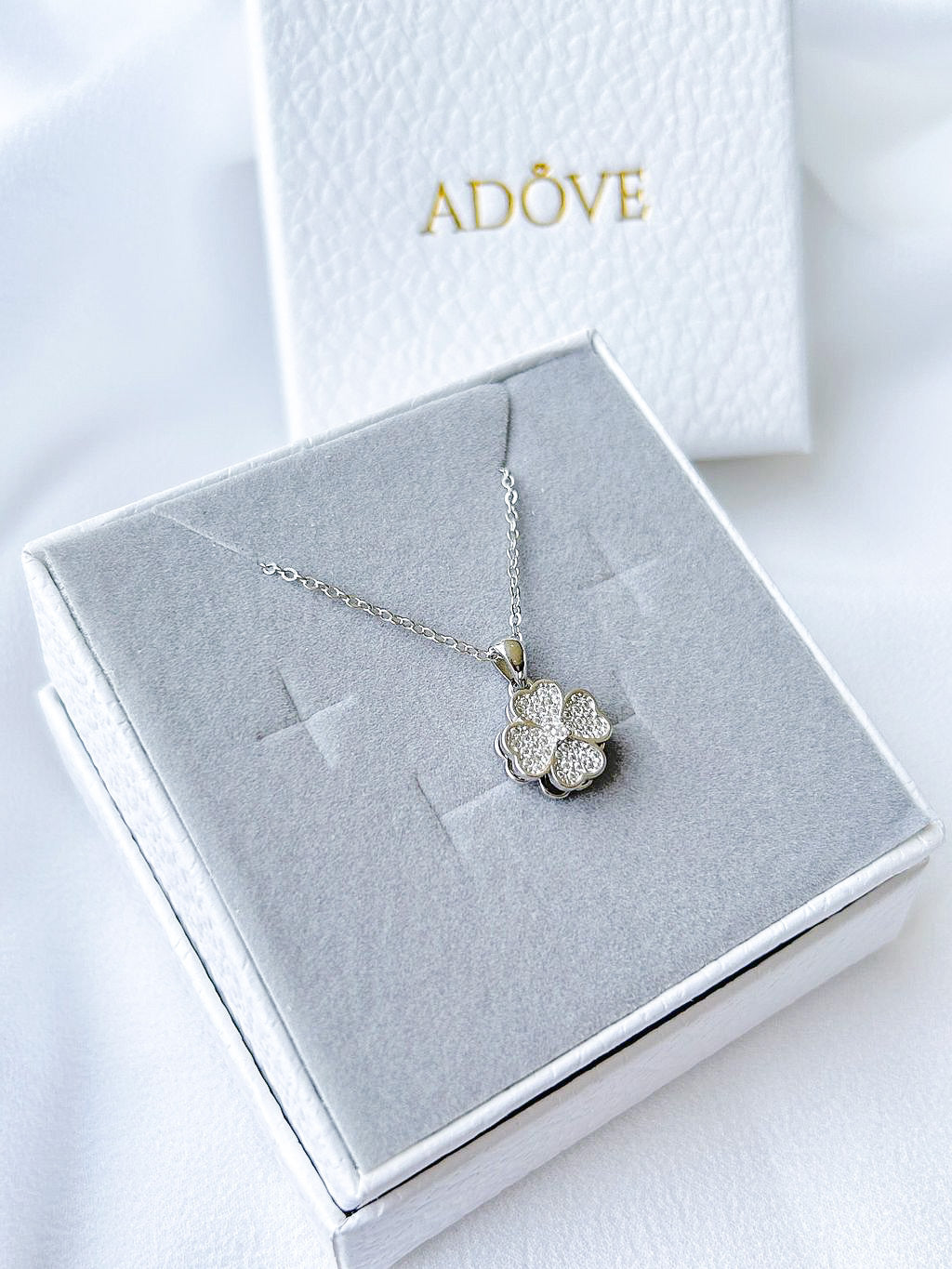 Spinning Clover Necklace